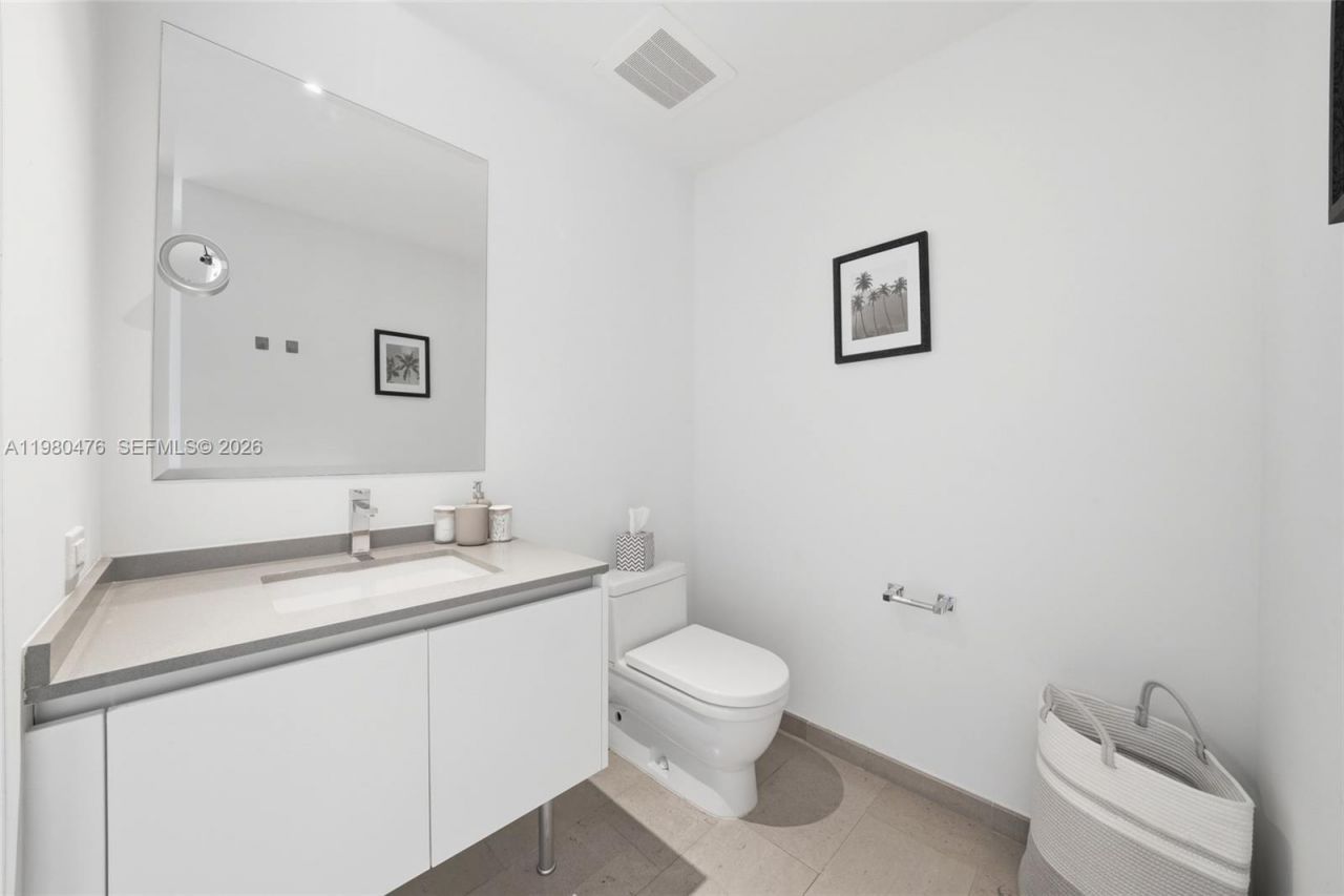 88 SW 7th St, Unit 1010, Miami, FL 33130 Photo