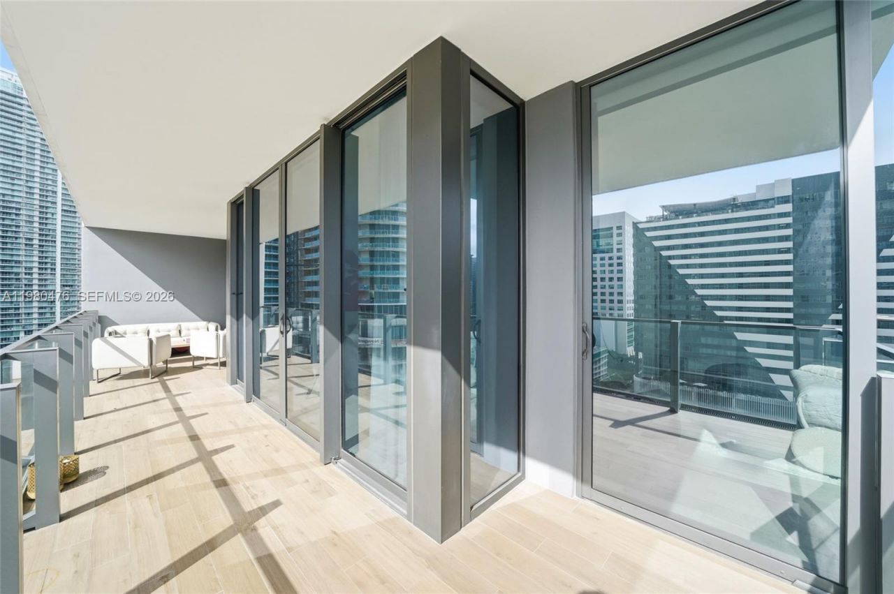 88 SW 7th St, Unit 1010, Miami, FL 33130 Photo