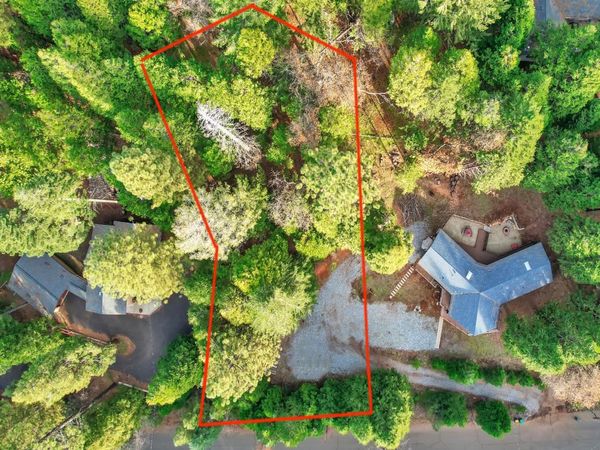 7105 Lakewood Dr, Pollock Pines, CA 95726