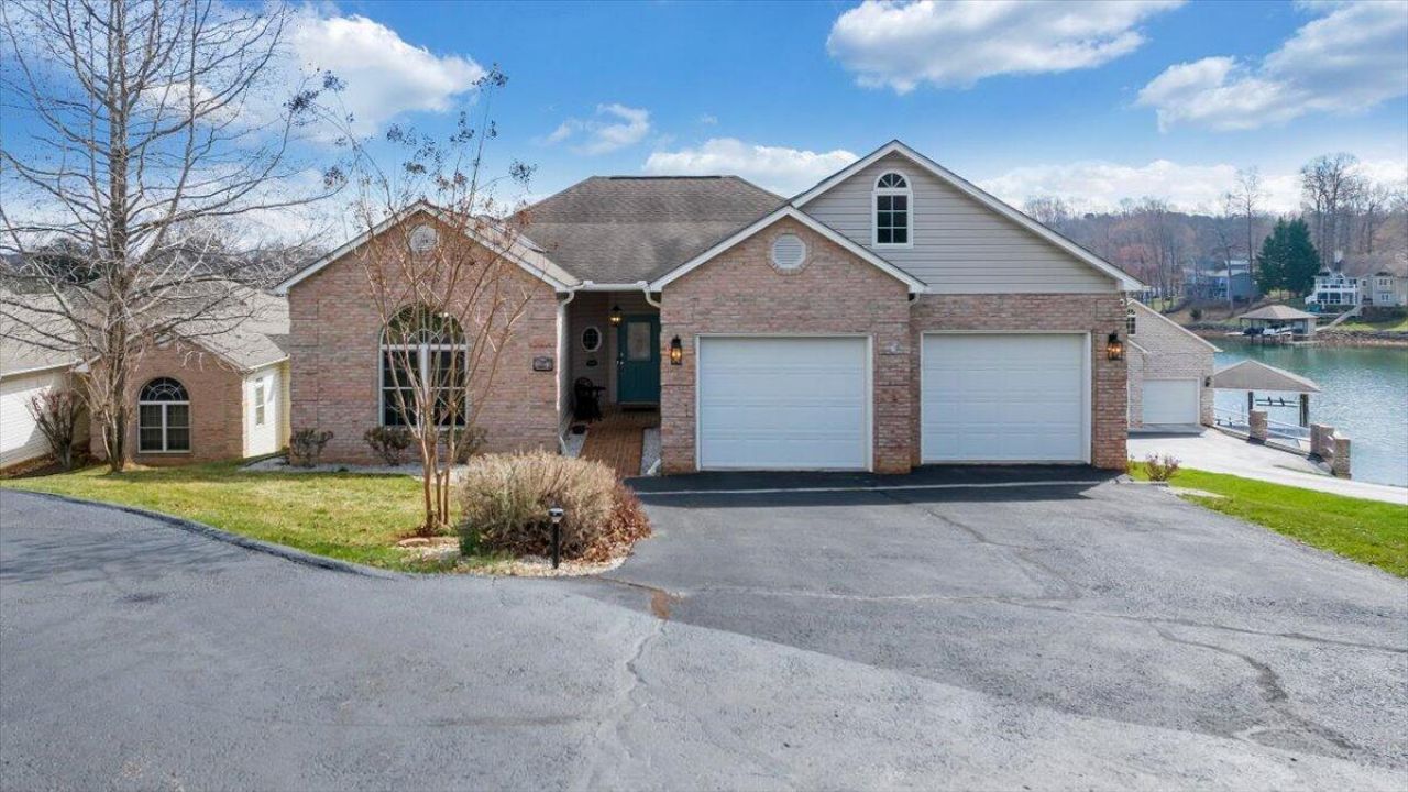 97 Lighthouse Ln, Moneta, VA 24121 Main Photo