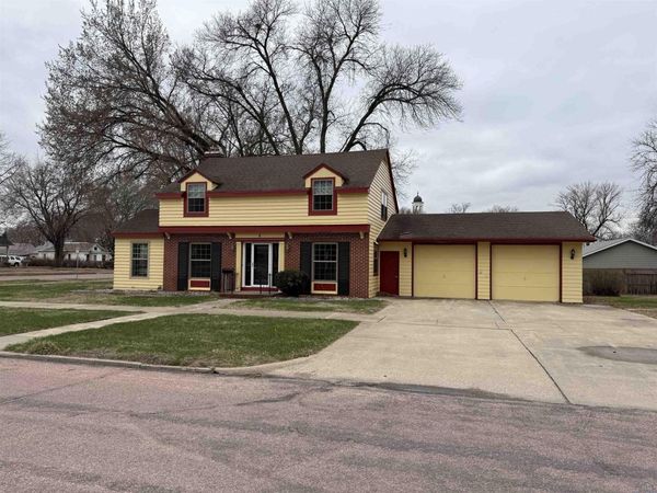 8 N Yale, Vermillion, SD 57069