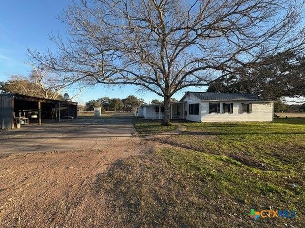 351 Stone Oak Drive , Inez, TX 77968