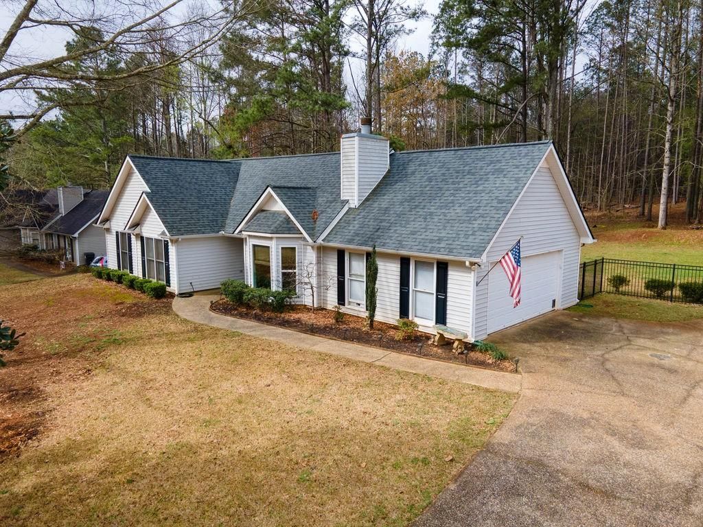 90 Jeb Stuart Drive, Newnan, GA 30265 Main Photo