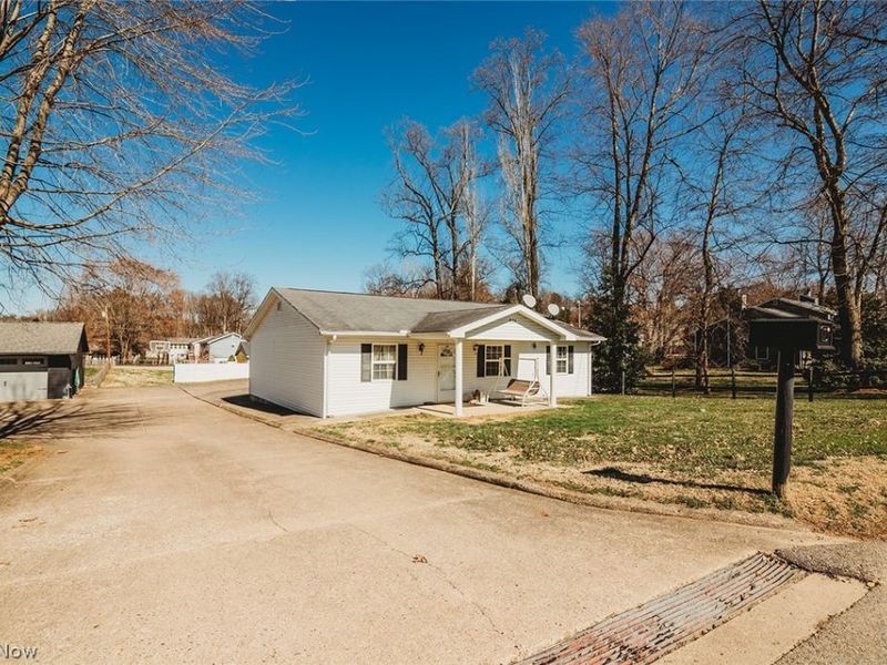 901 56th Street, Vienna, WV 26105 Photo 2