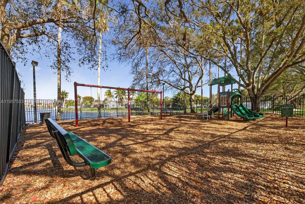 1485 NW 129th Ter , Sunrise, FL 33323 Photo