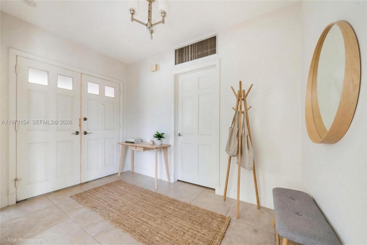 1265 S Alhambra Cir , Unit B, Coral Gables, FL 33146 Photo