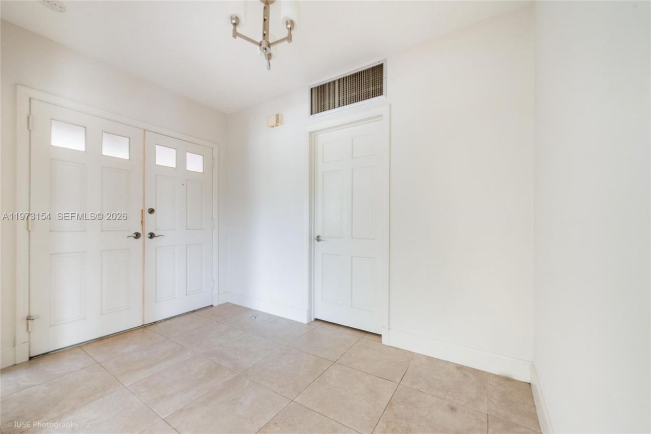 1265 S Alhambra Cir , Unit B, Coral Gables, FL 33146 Photo