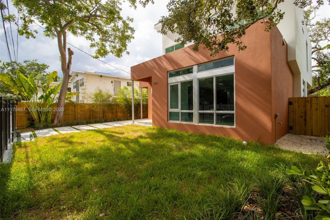 3669 Frow Ave, Miami, FL 33133 Photo