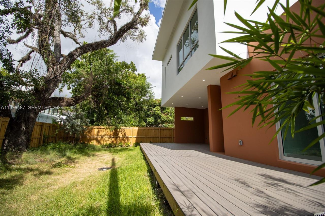 3669 Frow Ave, Miami, FL 33133 Photo