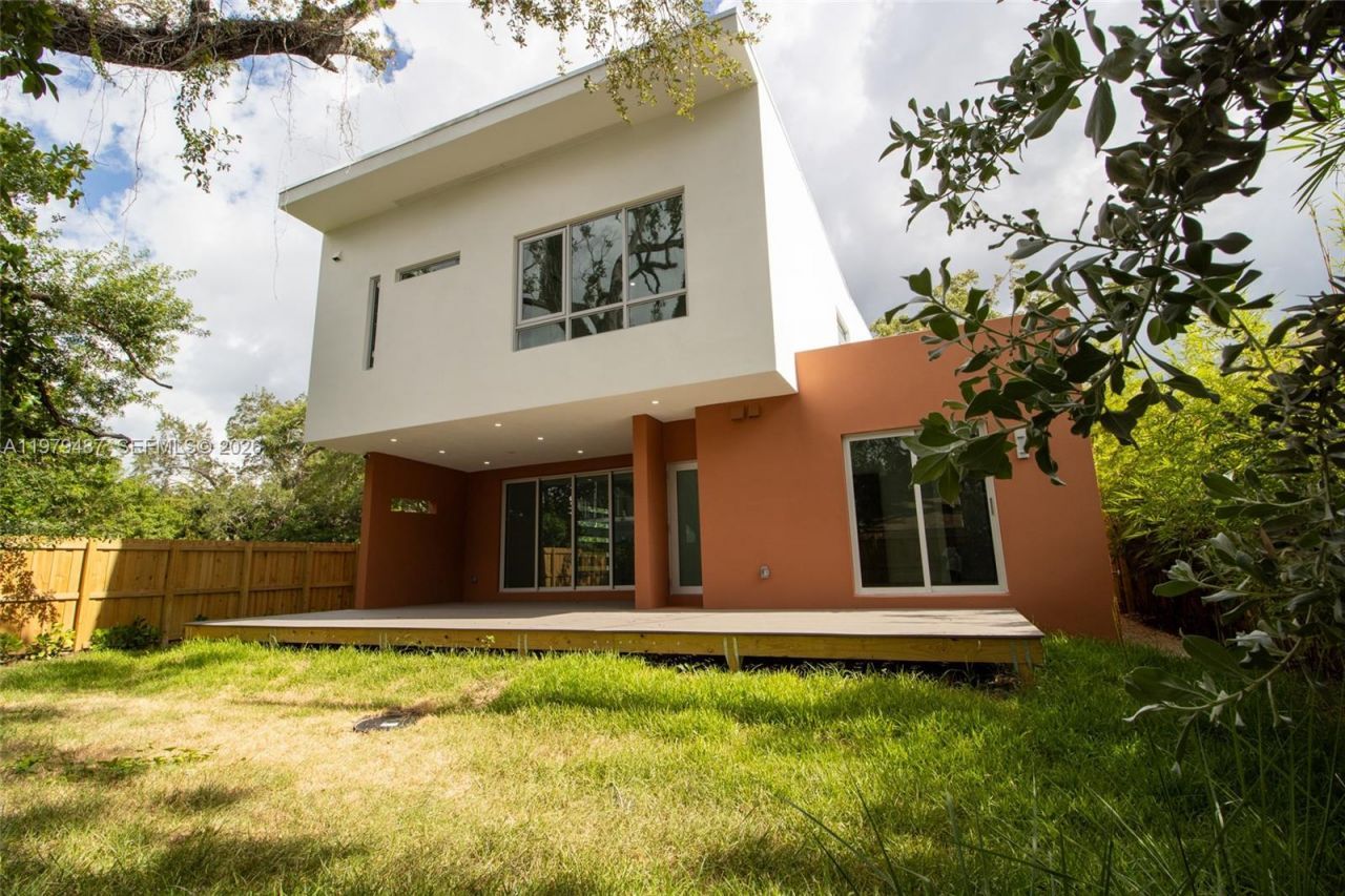 3669 Frow Ave, Miami, FL 33133 Photo