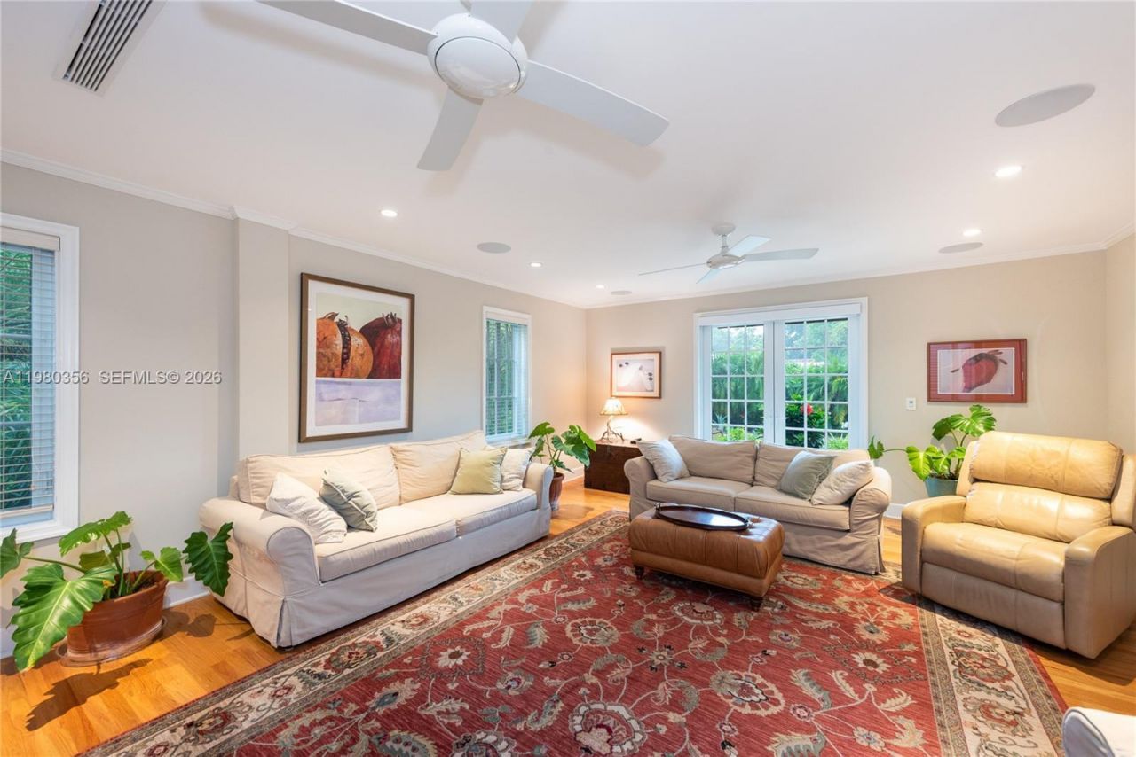 1036 S Greenway Dr , Coral Gables, FL 33134 Photo