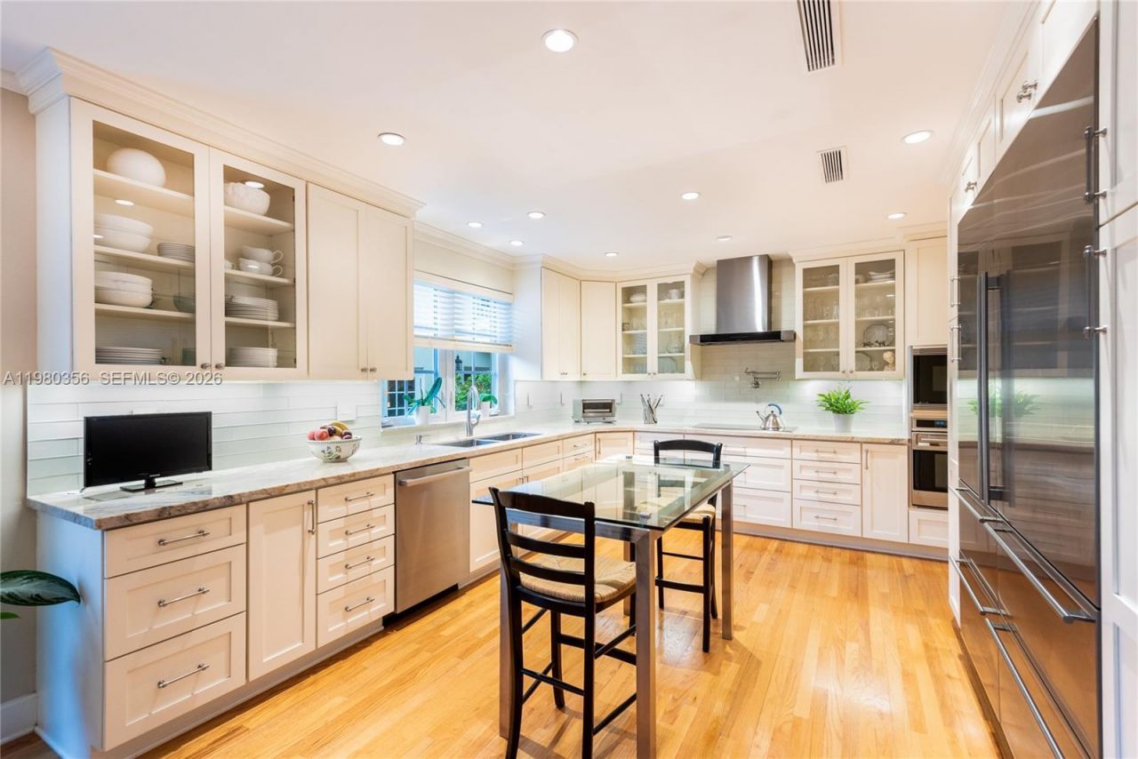 1036 S Greenway Dr , Coral Gables, FL 33134 Photo