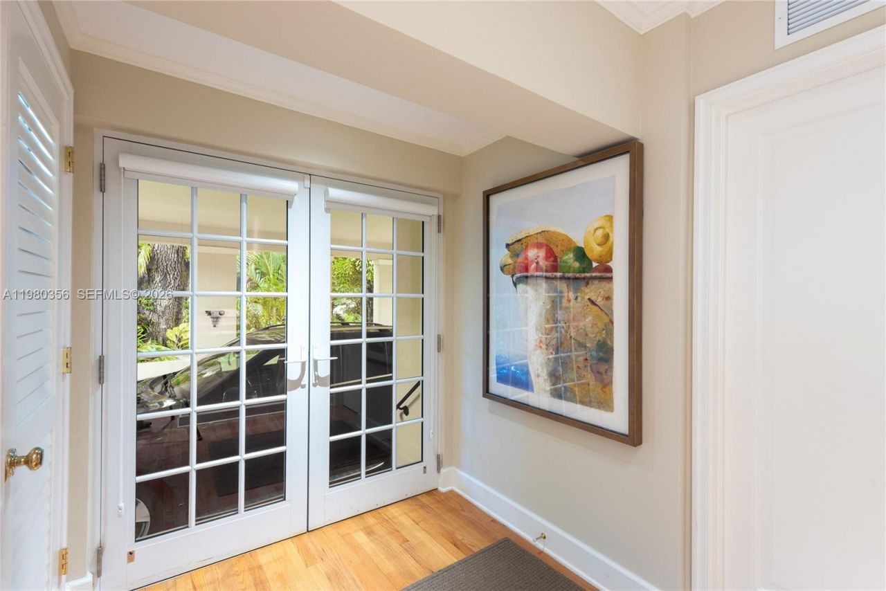 1036 S Greenway Dr , Coral Gables, FL 33134 Photo