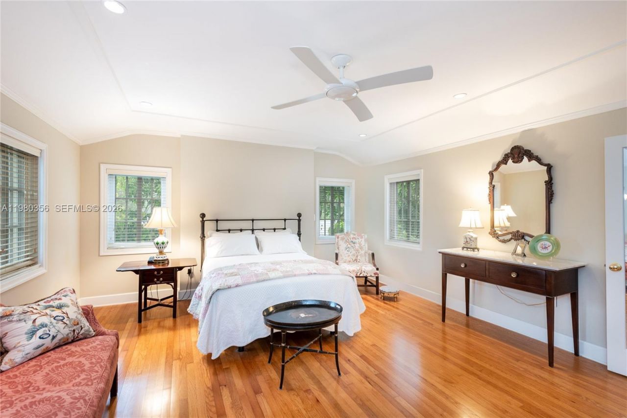 1036 S Greenway Dr , Coral Gables, FL 33134 Photo