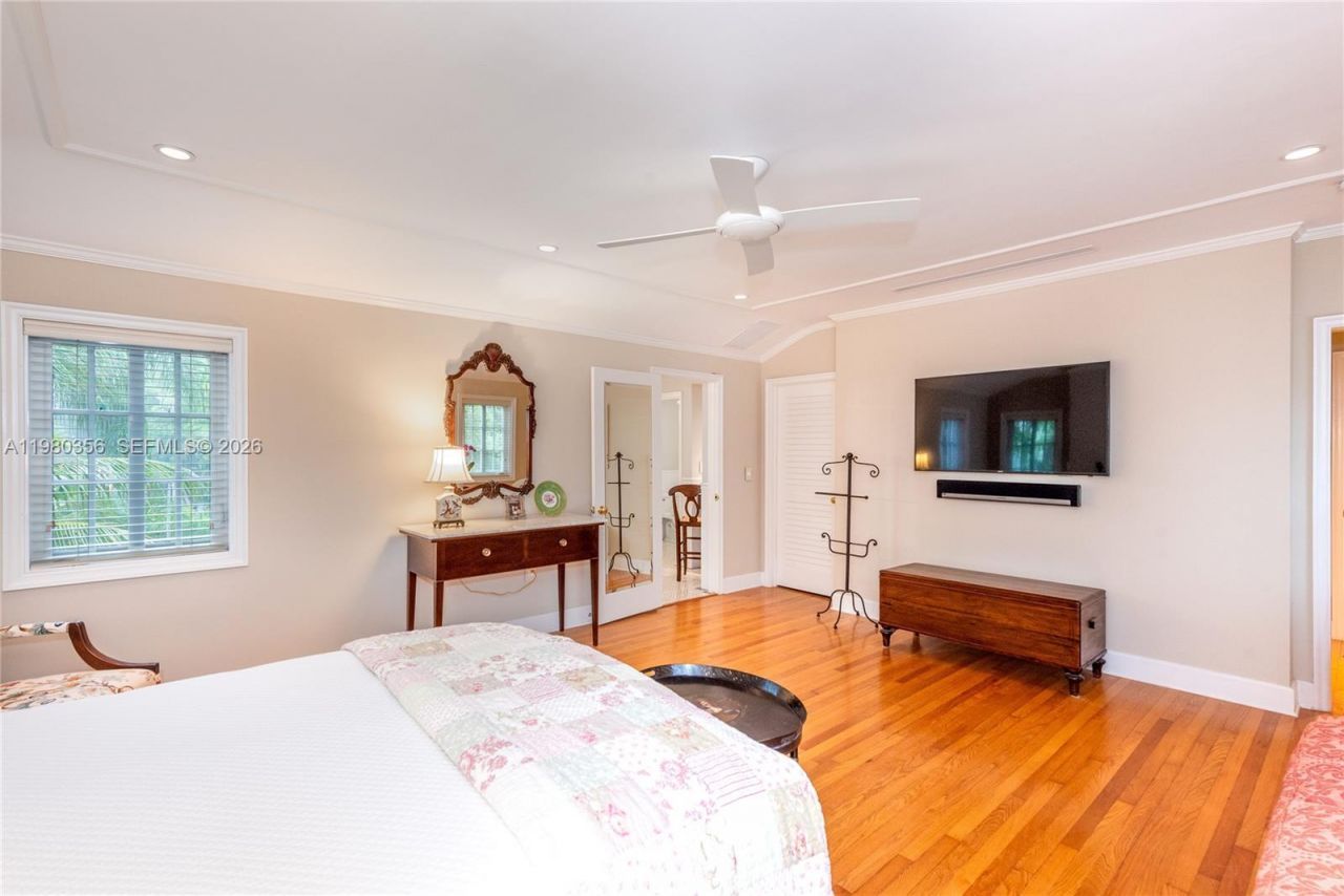 1036 S Greenway Dr , Coral Gables, FL 33134 Photo