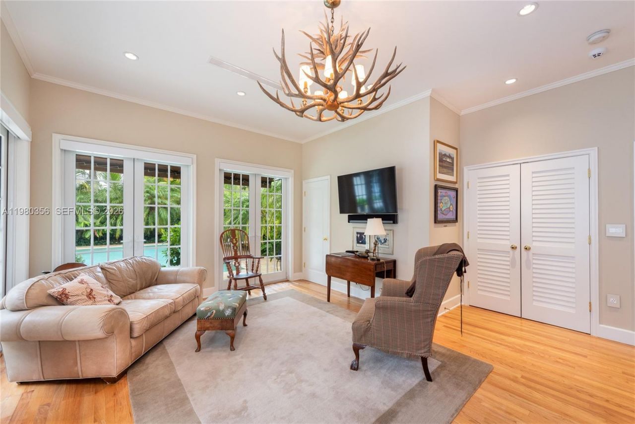 1036 S Greenway Dr , Coral Gables, FL 33134 Photo