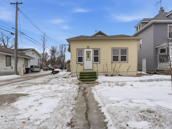513 3RD Avenue S, Grand Forks, ND 58201