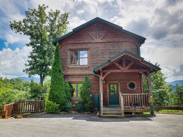821 Great Smoky Way , Gatlinburg, TN 37738