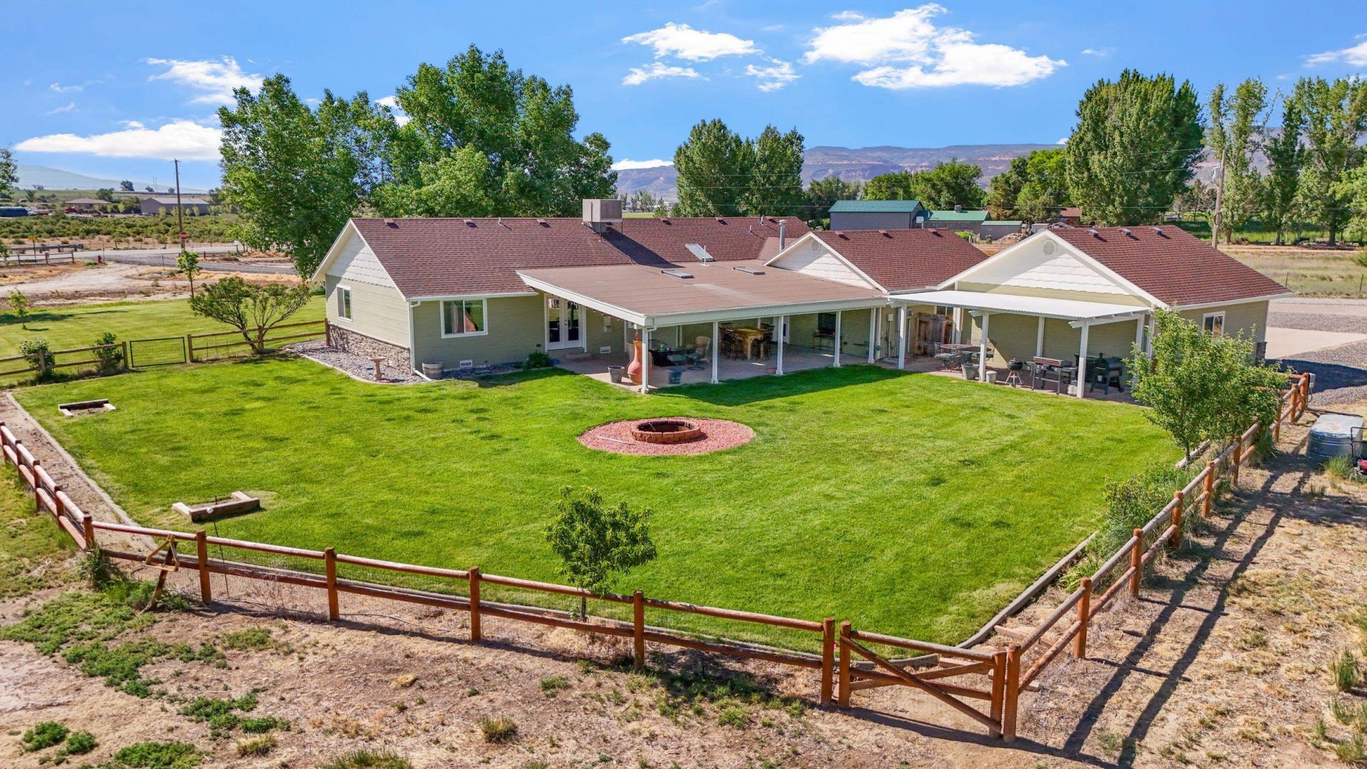 1392 M 1/4 Road, Loma, CO 81524 Main Photo