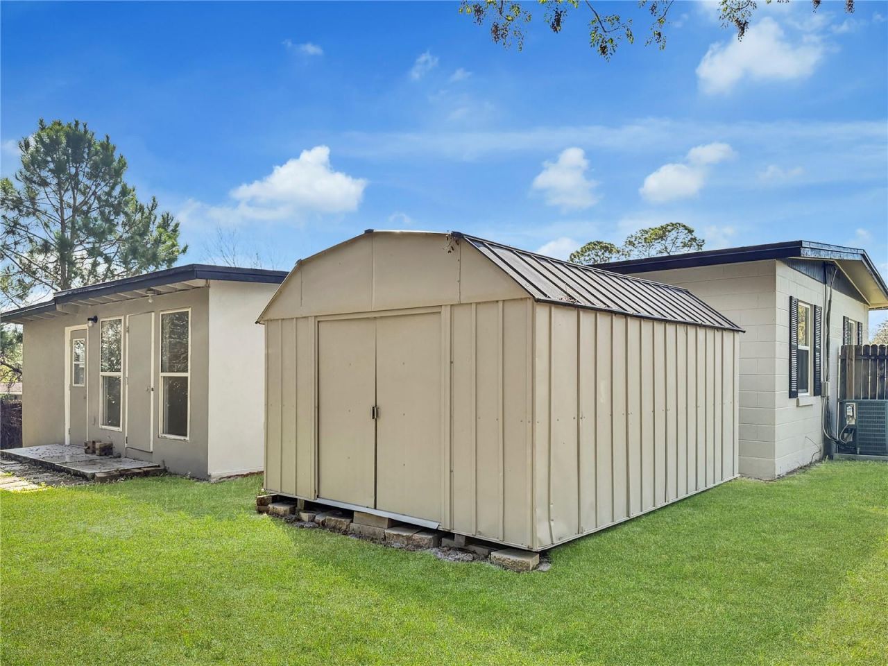 889 W Village Drive , Deltona, FL 32725 Photo