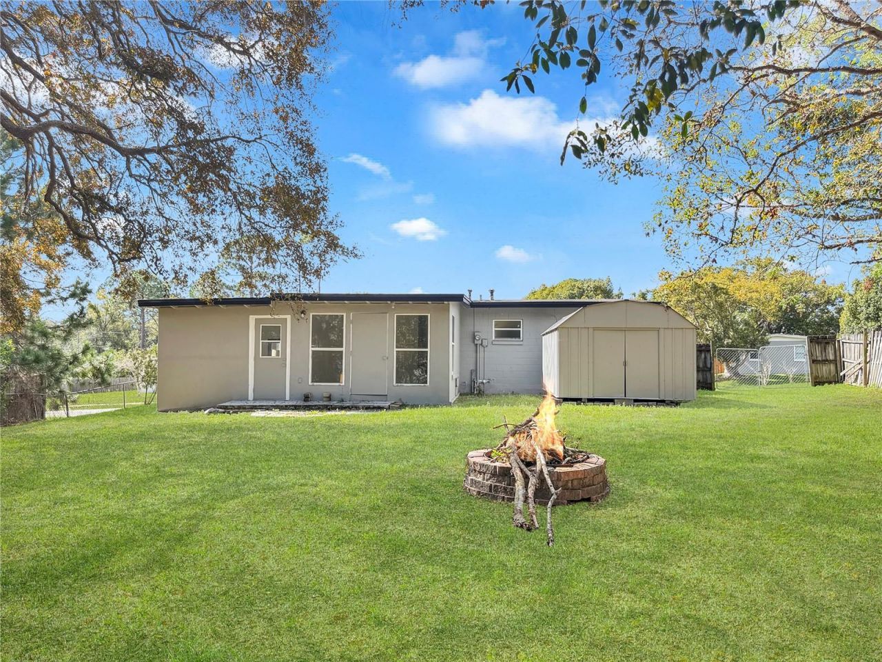 889 W Village Drive , Deltona, FL 32725 Photo