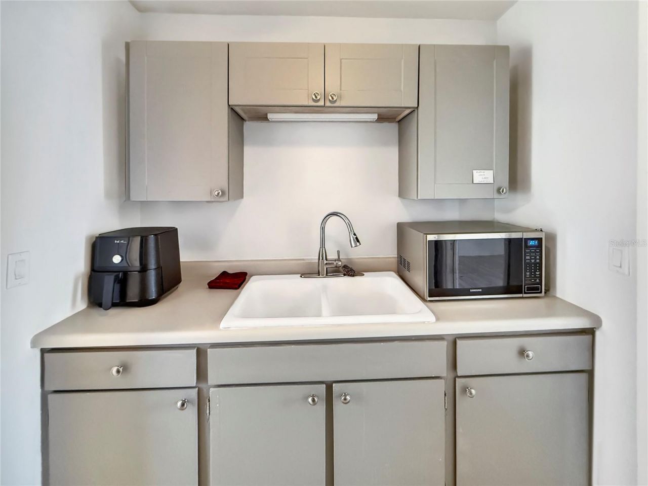 889 W Village Drive , Deltona, FL 32725 Photo