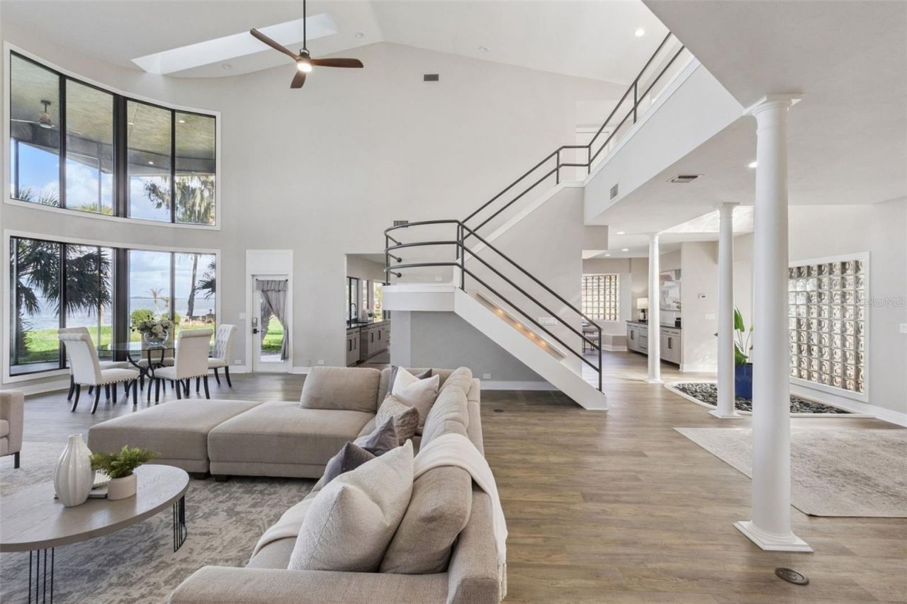 303 Waterwood Drive, Yalaha, FL 34797 Photo