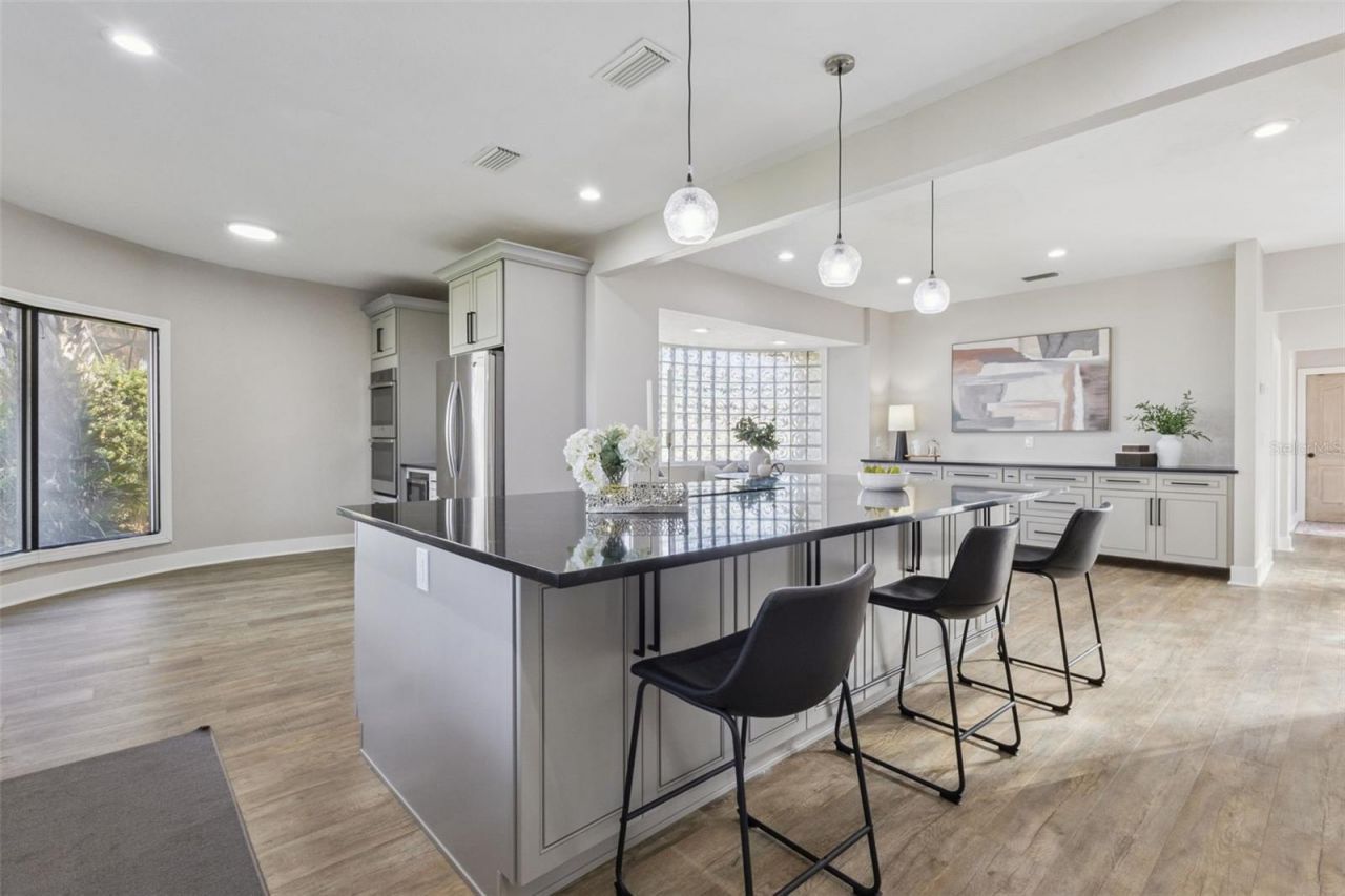 303 Waterwood Drive, Yalaha, FL 34797 Photo