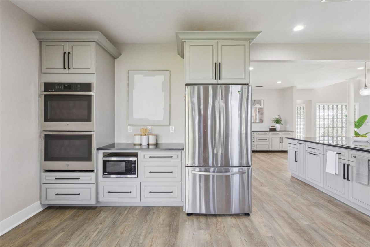 303 Waterwood Drive, Yalaha, FL 34797 Photo