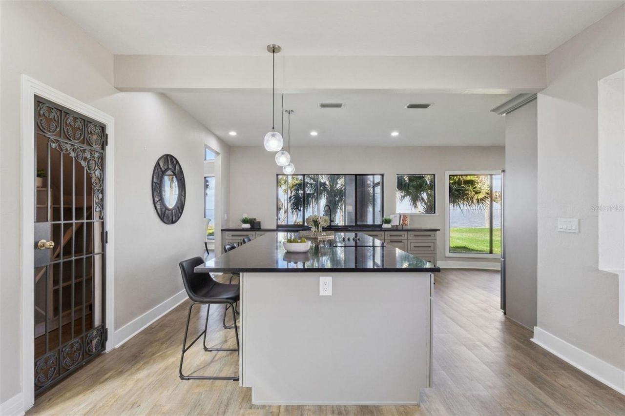 303 Waterwood Drive, Yalaha, FL 34797 Photo