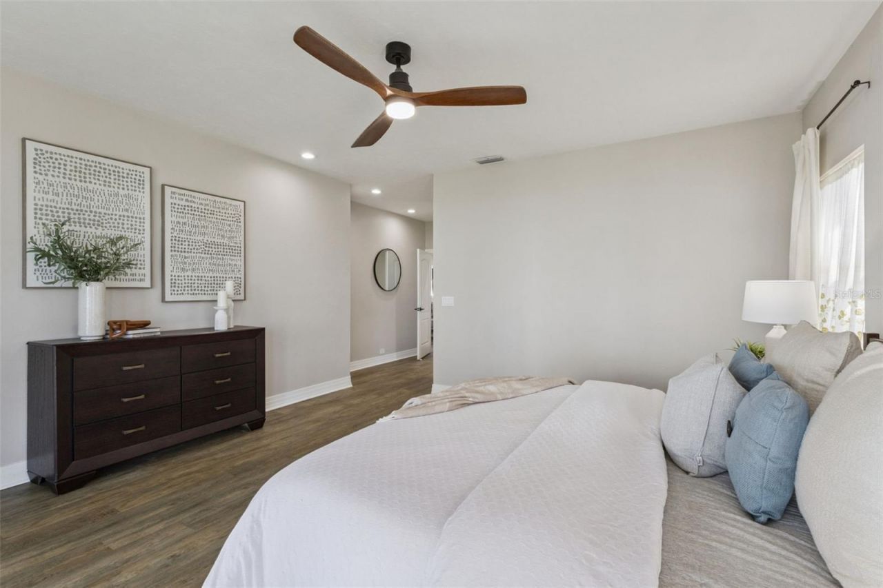 303 Waterwood Drive, Yalaha, FL 34797 Photo