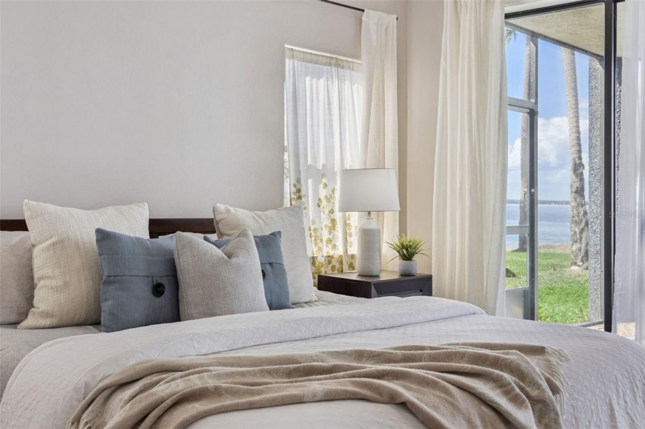 303 Waterwood Drive, Yalaha, FL 34797 Photo