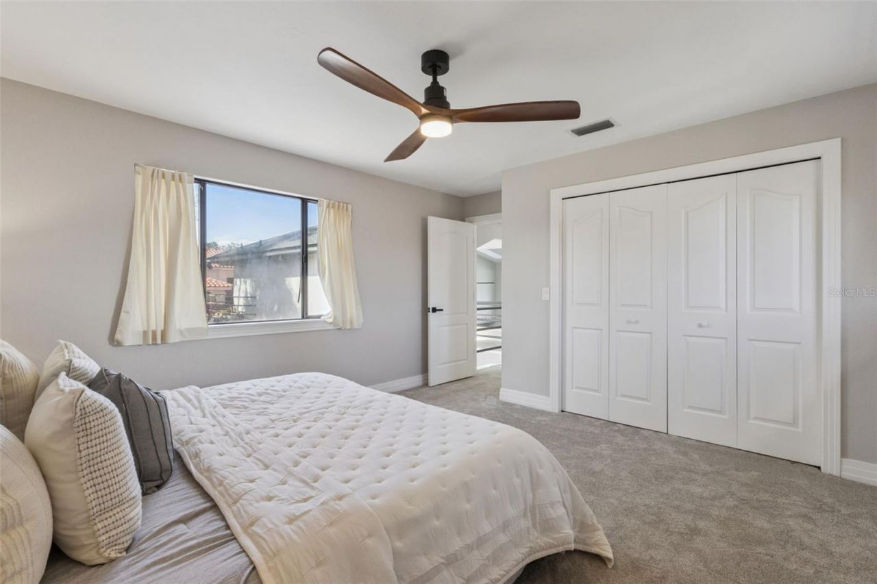 303 Waterwood Drive, Yalaha, FL 34797 Photo