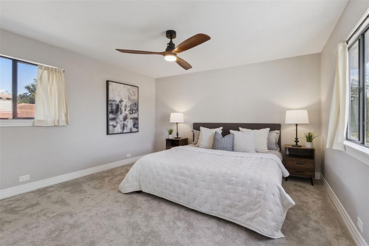 303 Waterwood Drive, Yalaha, FL 34797 Photo