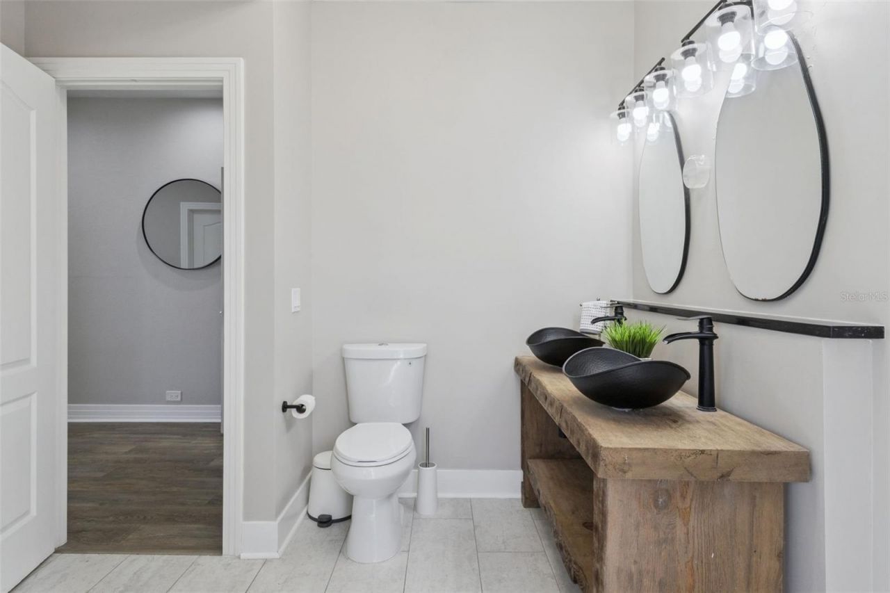 303 Waterwood Drive, Yalaha, FL 34797 Photo