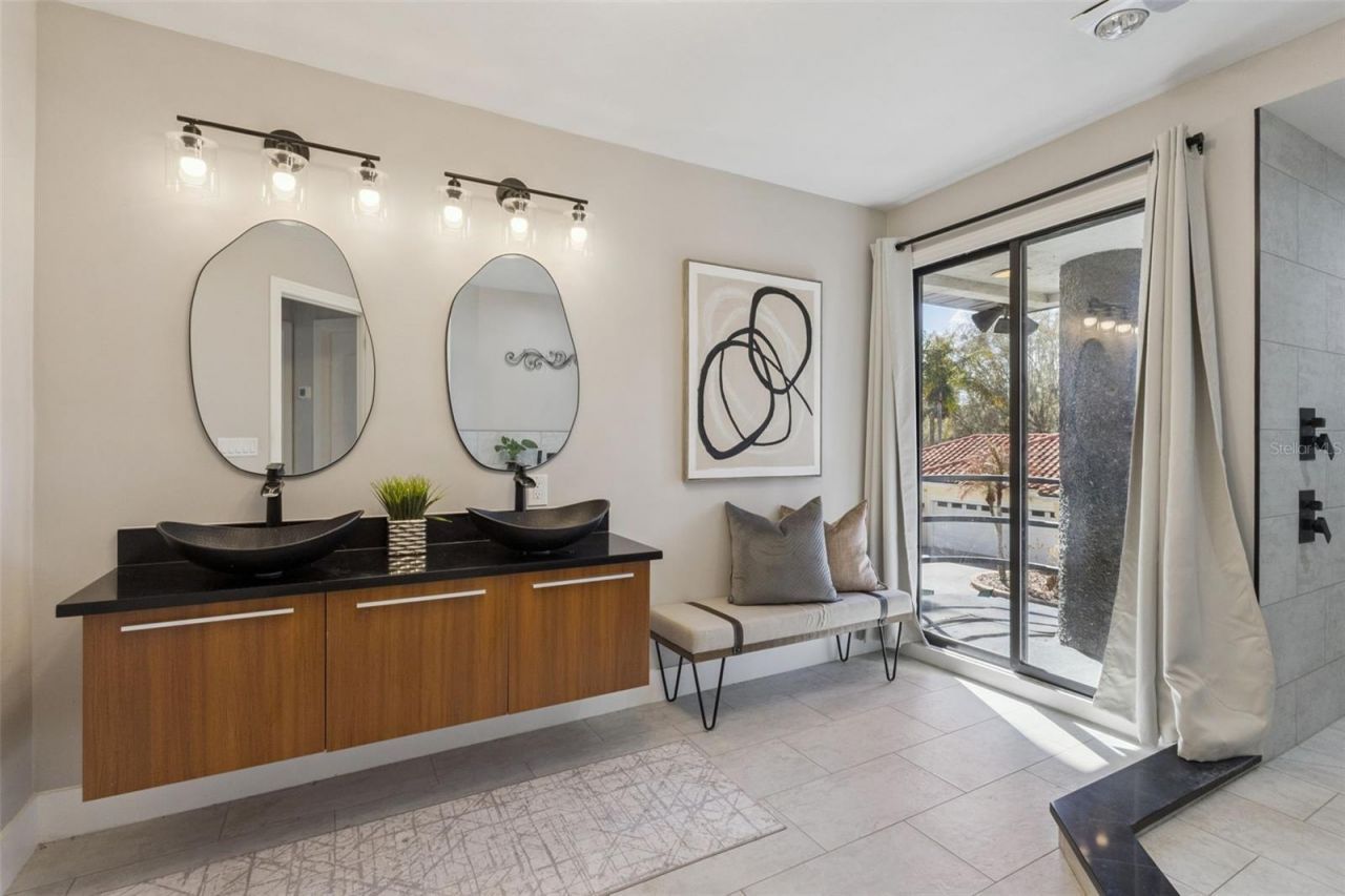 303 Waterwood Drive, Yalaha, FL 34797 Photo