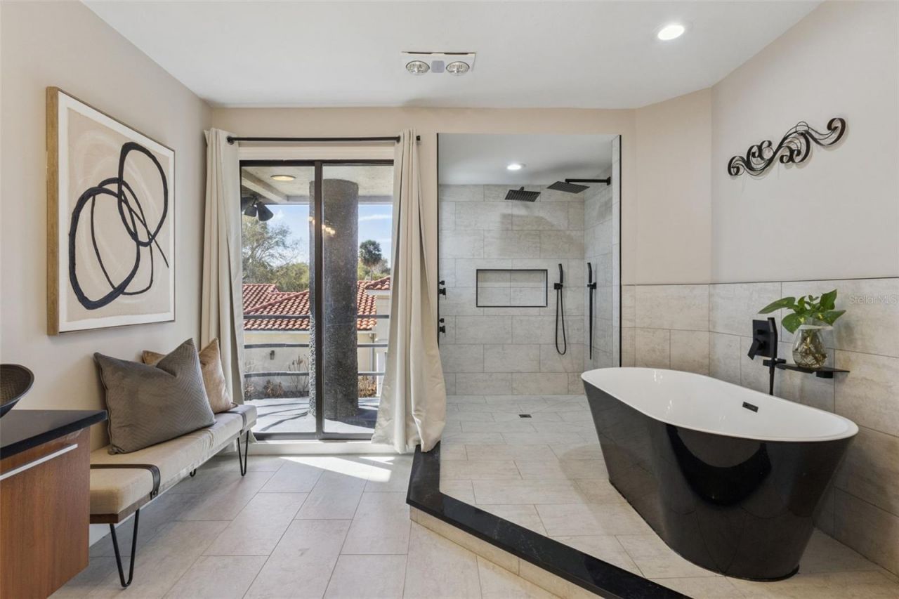 303 Waterwood Drive, Yalaha, FL 34797 Photo