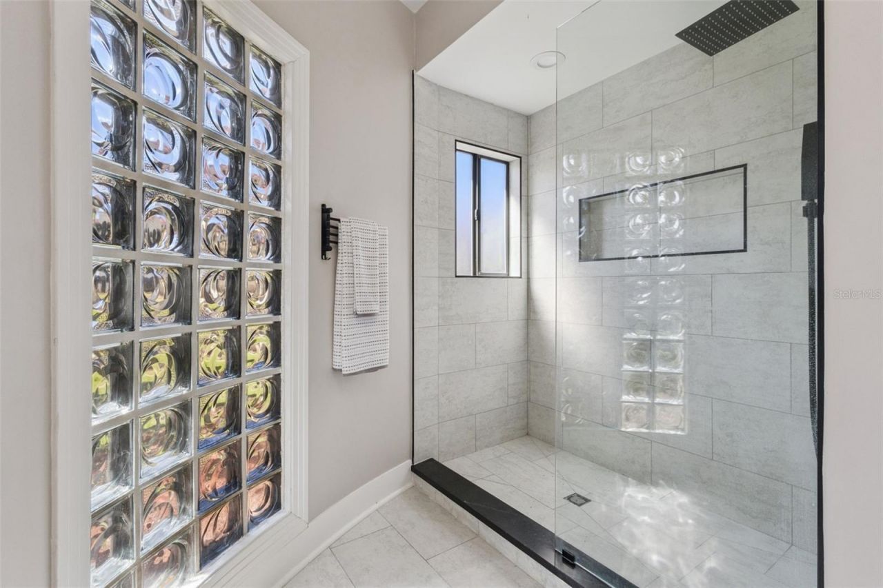 303 Waterwood Drive, Yalaha, FL 34797 Photo