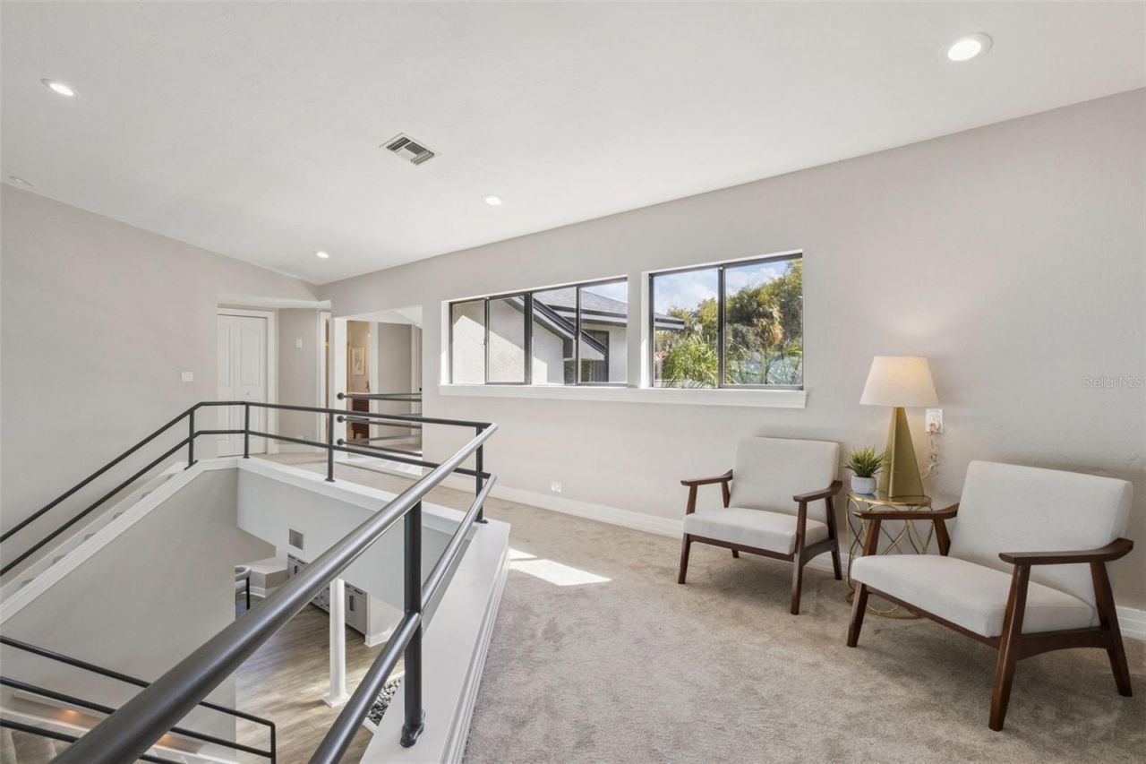 303 Waterwood Drive, Yalaha, FL 34797 Photo