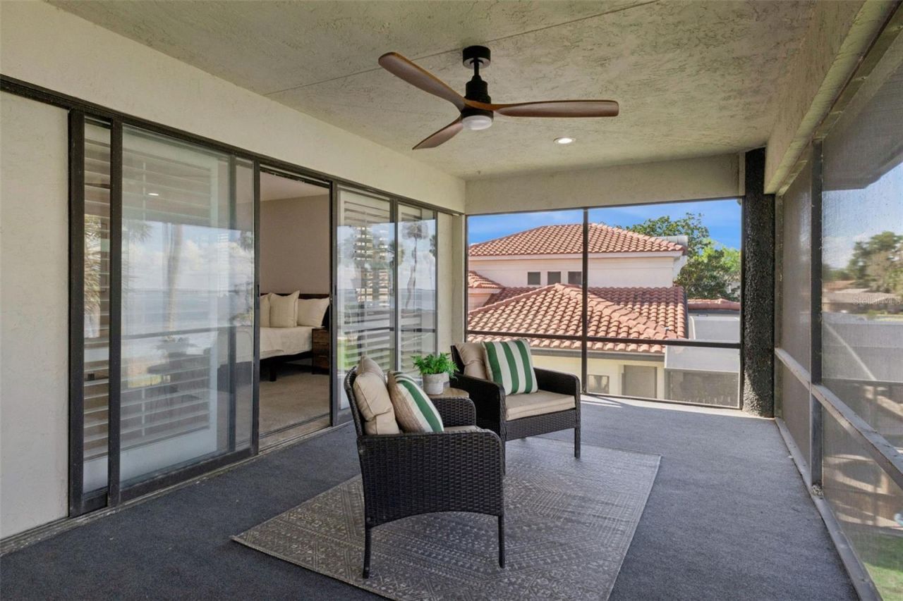 303 Waterwood Drive, Yalaha, FL 34797 Photo