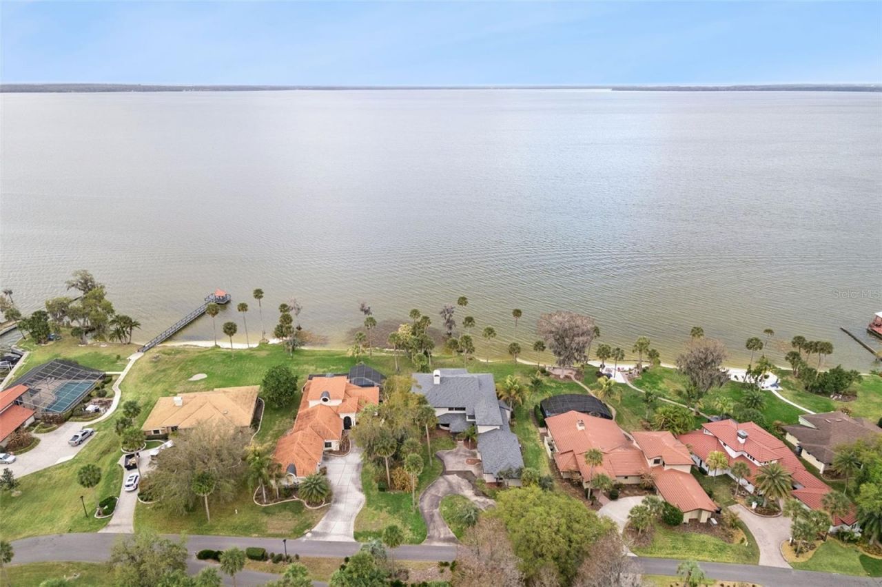 303 Waterwood Drive, Yalaha, FL 34797 Photo