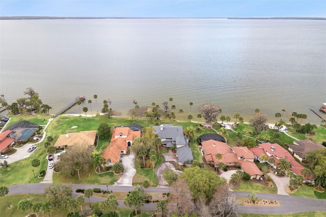 303 Waterwood Drive, Yalaha, FL 34797 Photo