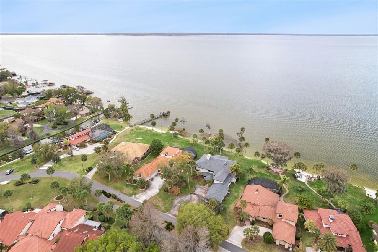 303 Waterwood Drive, Yalaha, FL 34797 Photo