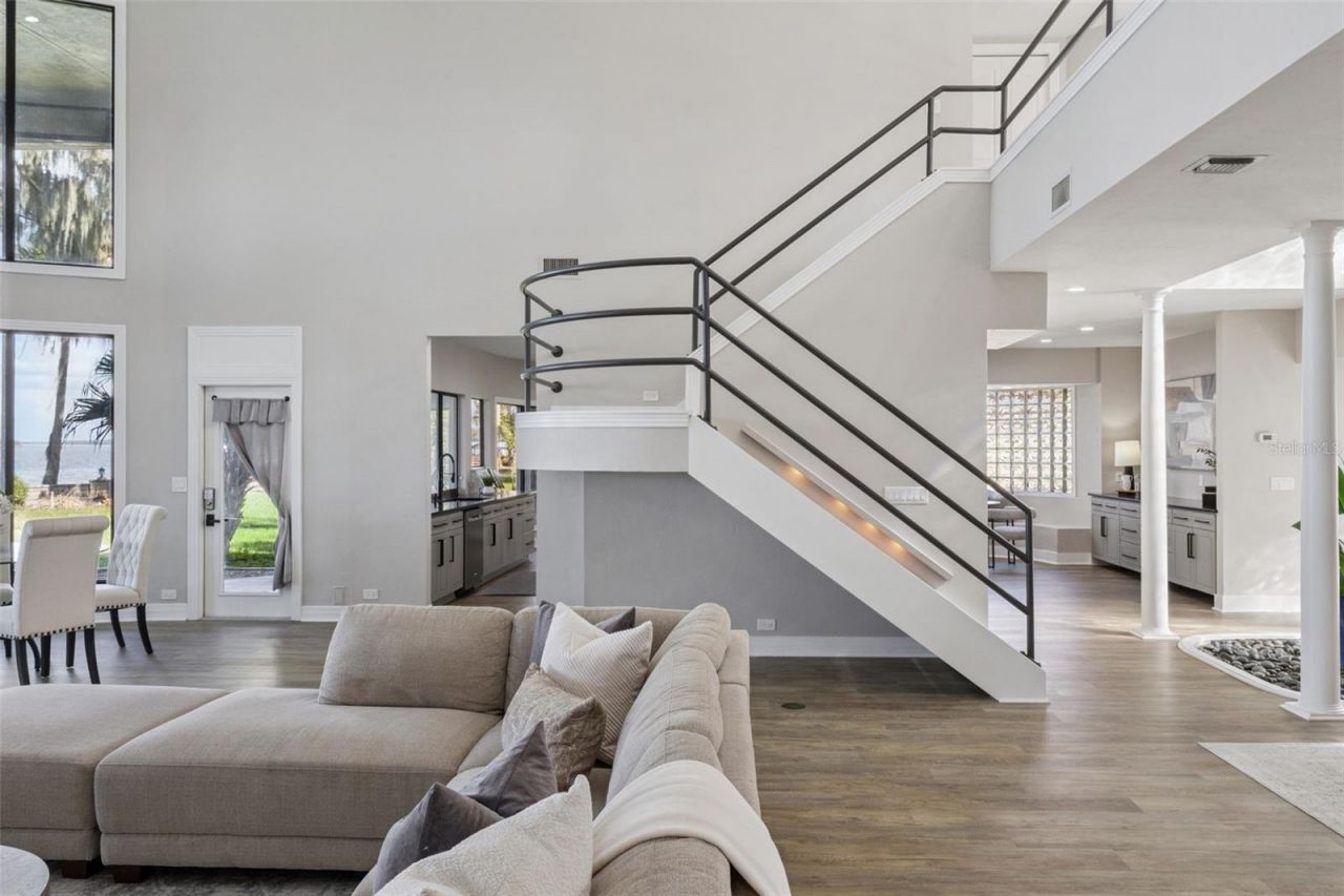 303 Waterwood Drive, Yalaha, FL 34797 Photo