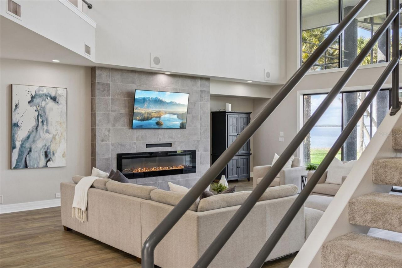 303 Waterwood Drive, Yalaha, FL 34797 Photo