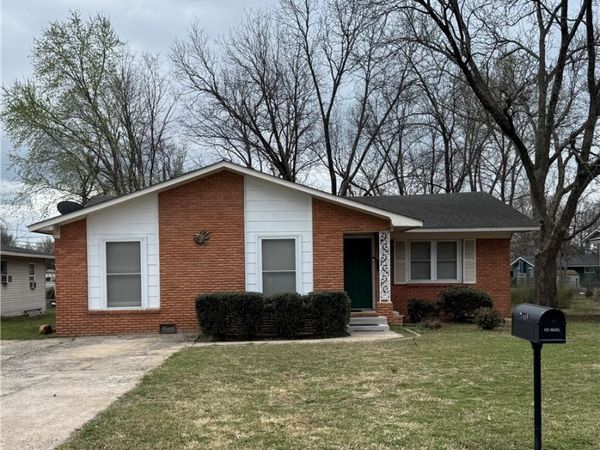 1008 E I Street , Russellville, AR 72801