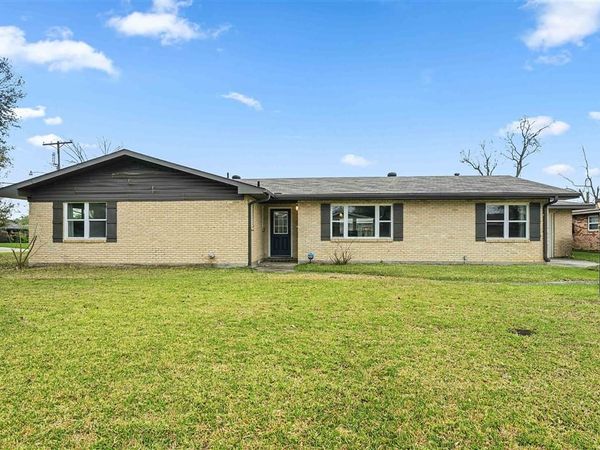 201 Crestwood St Street, Lake Charles, LA 70605