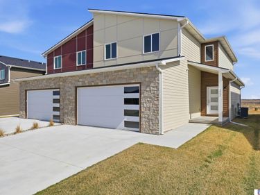 322 N 105th Street, Lincoln, NE 68527
