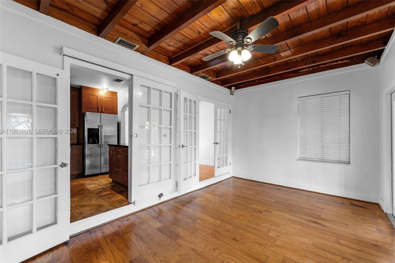 4220 SW 13th St , Unit 4220, Miami, FL 33134 Photo