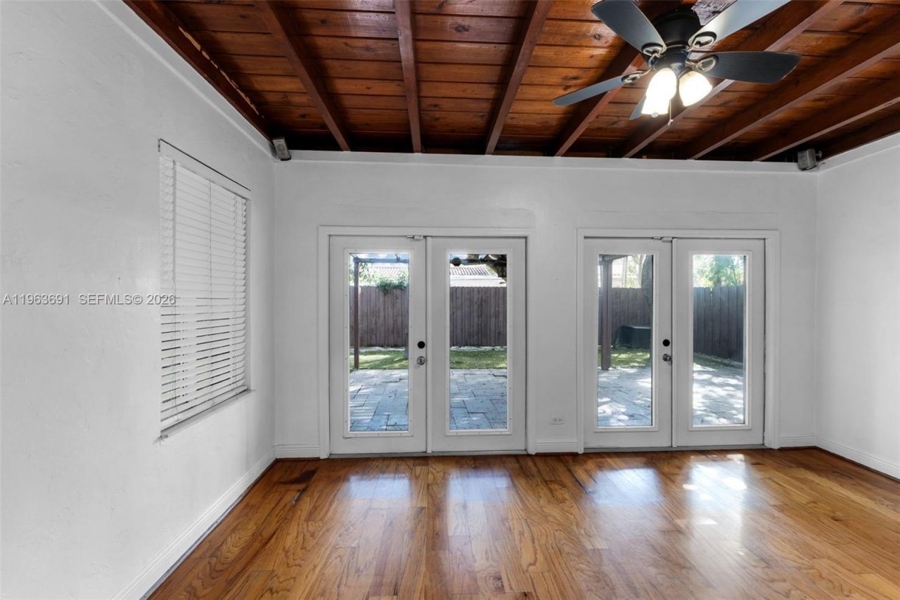 4220 SW 13th St , Unit 4220, Miami, FL 33134 Photo